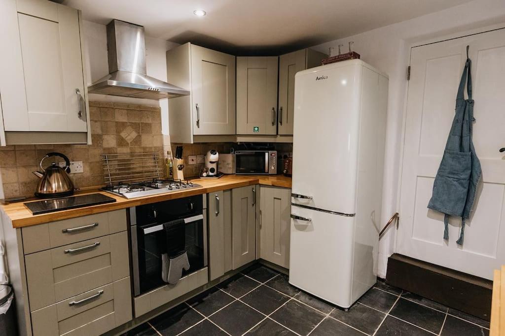 Fryers Cottage - Beautiful 2 Bedroom Town & Country Cottage On Edge Of Peak District Wirksworth 외부 사진