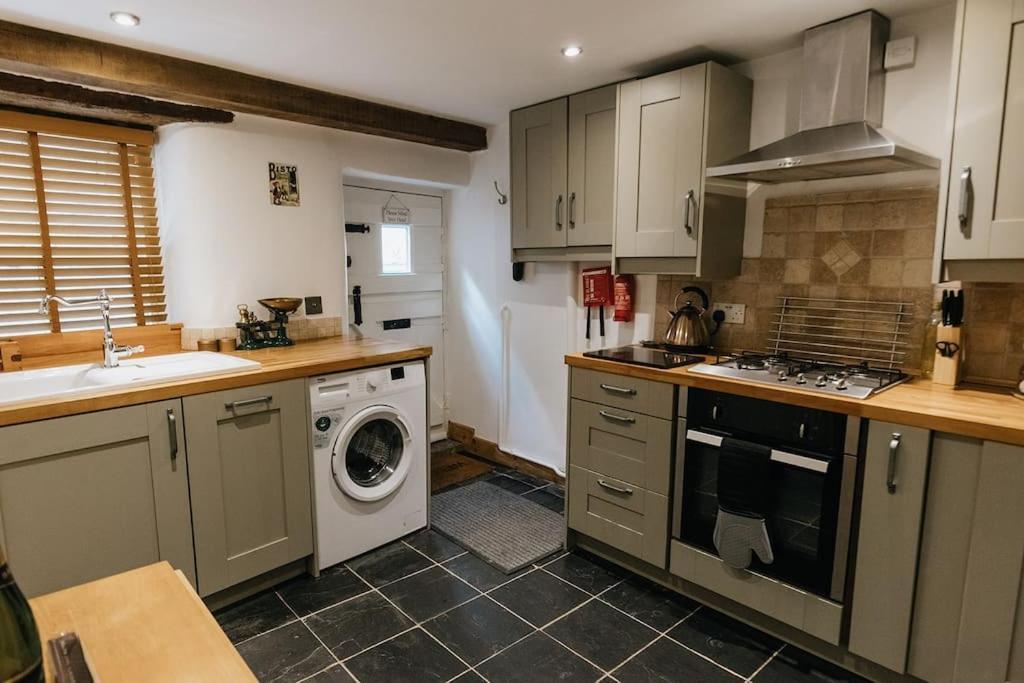 Fryers Cottage - Beautiful 2 Bedroom Town & Country Cottage On Edge Of Peak District Wirksworth 외부 사진