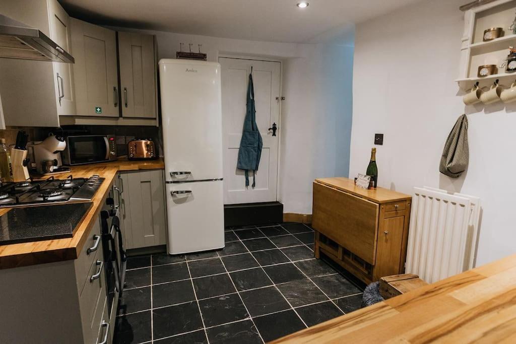 Fryers Cottage - Beautiful 2 Bedroom Town & Country Cottage On Edge Of Peak District Wirksworth 외부 사진